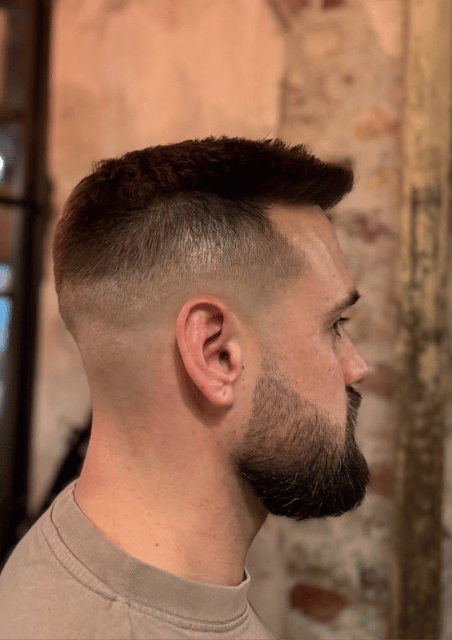 Herreklip med fade og trimmet skæg hos Staack Hair i Lyngby